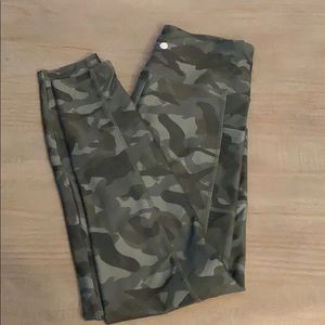 Elle Camo Leggings